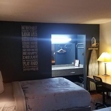 Hotel 2 Queen Beds Hotel Room 128 Booking สติลวอเตอร์ ภายนอก รูปภาพ