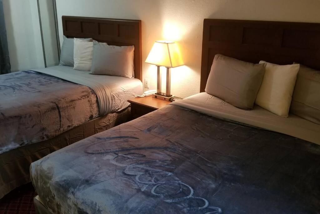Hotel 2 Queen Beds Hotel Room 128 Booking สติลวอเตอร์ ภายนอก รูปภาพ