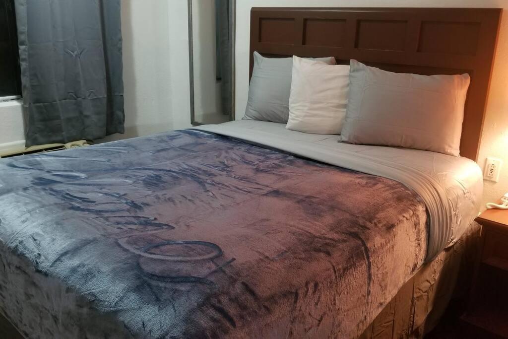 Hotel 2 Queen Beds Hotel Room 128 Booking สติลวอเตอร์ ภายนอก รูปภาพ